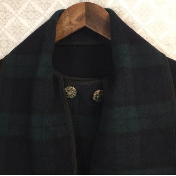 Pitlochry Wool Reversible Walking Poncho Made in Great Britain Navy Green Plaid - Picture 5 of 14